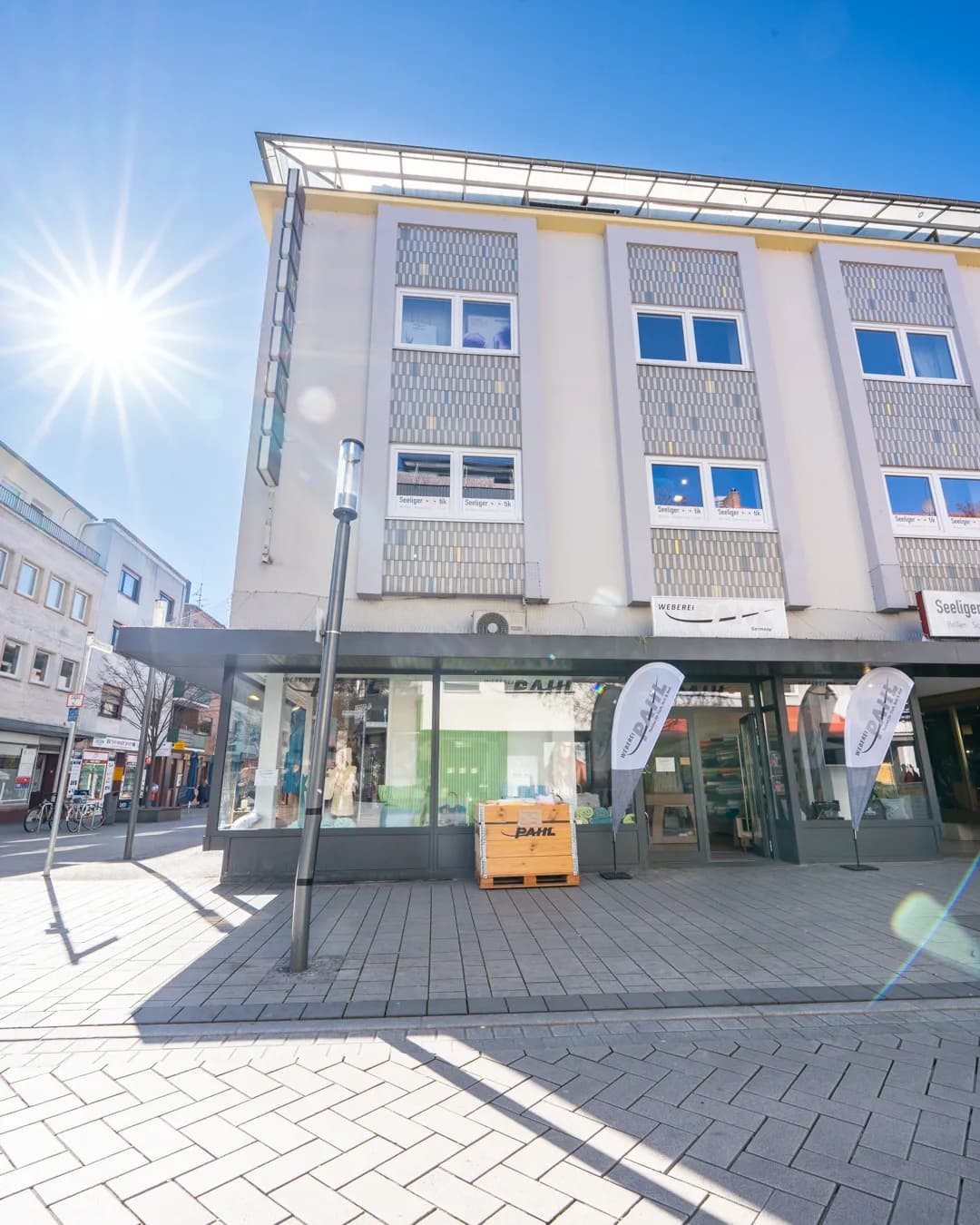 Weberei Pahl Filiale Hanau – Außenansicht des Fachgeschäfts in der Nürnberger Straße